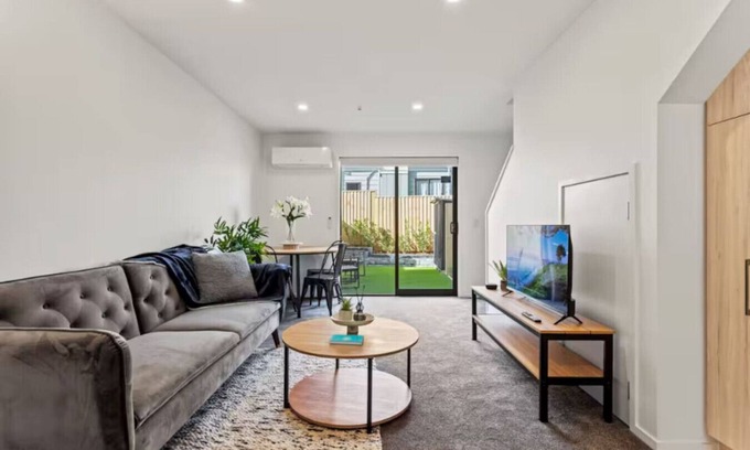 Te Atatu Peninsula House | Auckland Peninsula Stunner