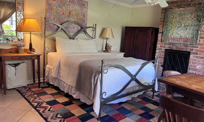 Audubon Apartment | Audubon Park ! Dead end street, Cozy 1-bedroom apartment in awesome NOLA w/AC