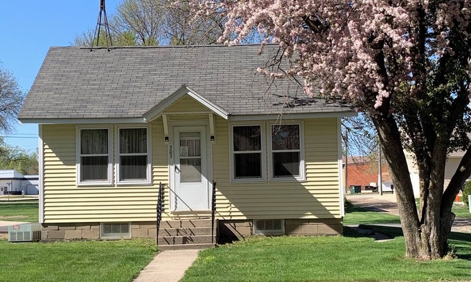 Swea City Cottage | Aunt Martha’s Cottage -Pet Friendly