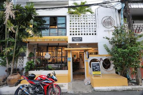 Talat Yai House | Auntie & Niece PHUKET