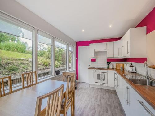 Whitby House | Auntie Sheilas Cottage