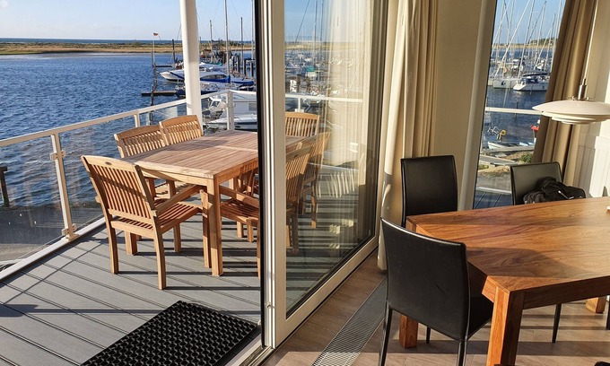 Wendtorf Apartment | Austernfischer - best location, fantastic sea view, steam shower and much more!