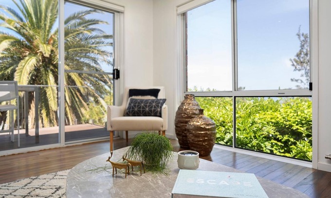 Austinmer House | Austi coastal home views and pool