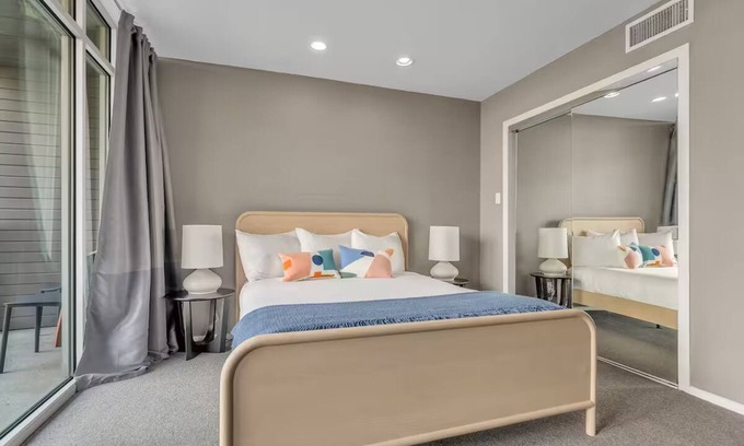 Downtown Austin Apartment | Austin Downtown Living | Remote-Work Setup | Near Restaurants + Bars