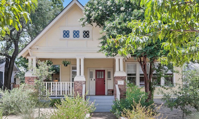 Swede Hill House | Austin Summer Retreat l All King Beds l Private Yard l Centrally Located