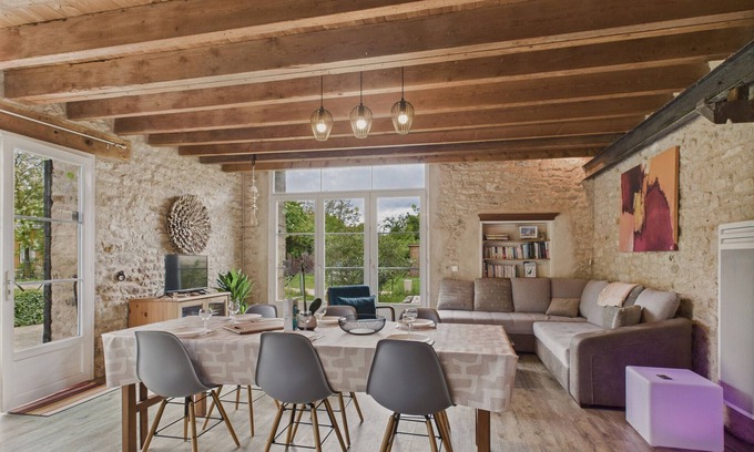 Saint-Vincent-sur-Jard Ski Chalet | Authentic stone house for 7 with garden