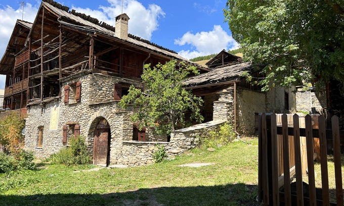 Molines-en-Queyras House | Authentic chalet renovated and comfortable in Queyras, with garden and patio