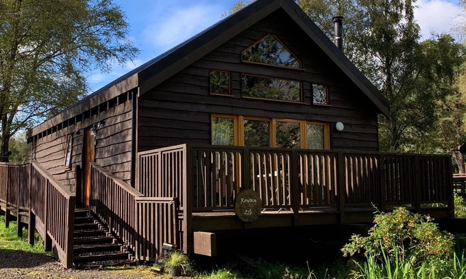 Taynuilt Cabin | Authentic log cabin close to loch shore, with hot tub & wood burning stove.