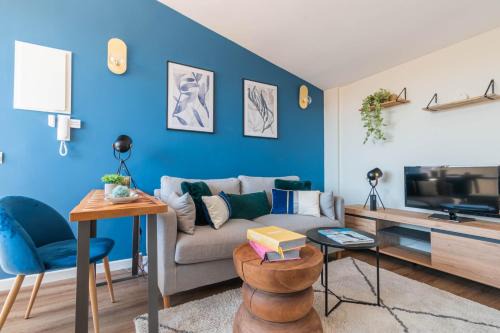 Barrio de La Latina Apartment | Authentic Madrid Experience -Plaza Mayor 7min walk - Spectacular view - Champagne