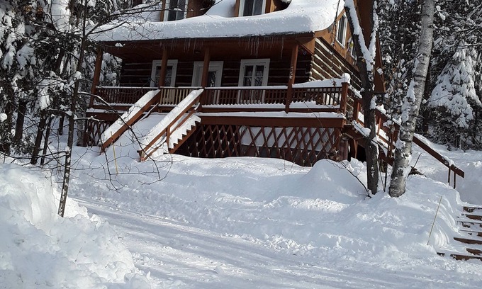 Saint-Hippolyte House | Authentique maison ancestrale Laurentides St-Sauveur