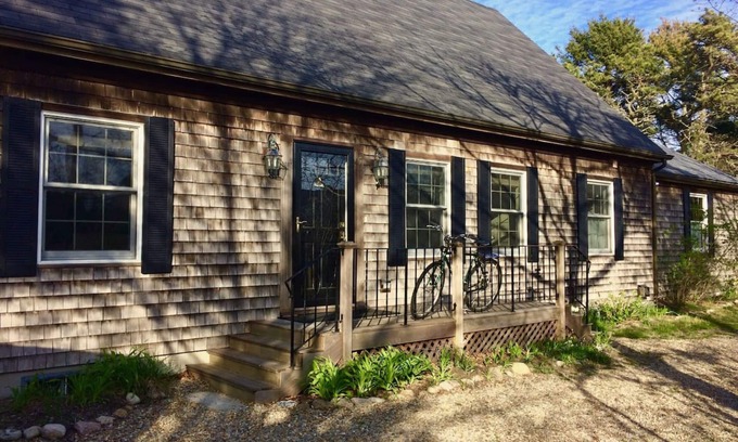 Nantucket Town Apartment | Autumn breeze! Empty beaches, warm waters!