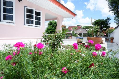Saraphi House | Autumn breeze house