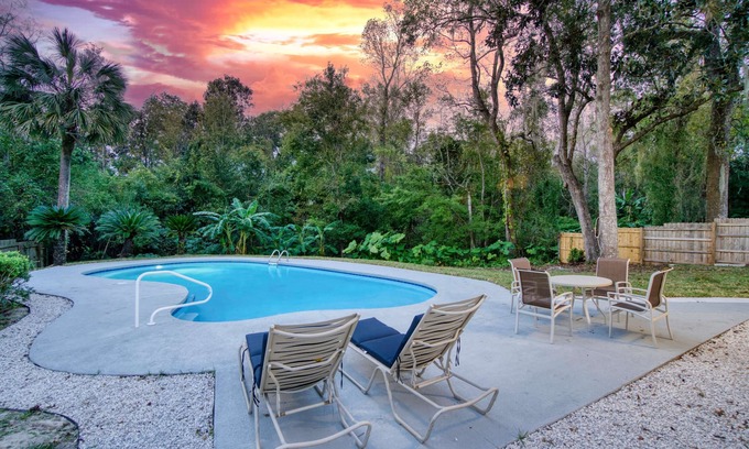 Del Rio House | Autumn Deal! HEATED Pool~Julington Creek~Luxe Poolside Escape~Grill~Sleeps 10