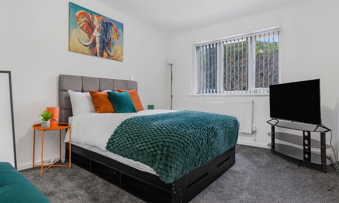 Birmingham House | Autumn House - 4 Bedroom