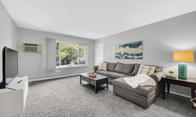 Crown Point Apartment | AVAIL 11/6 - 1 bed/1 bath downtown Crown Point