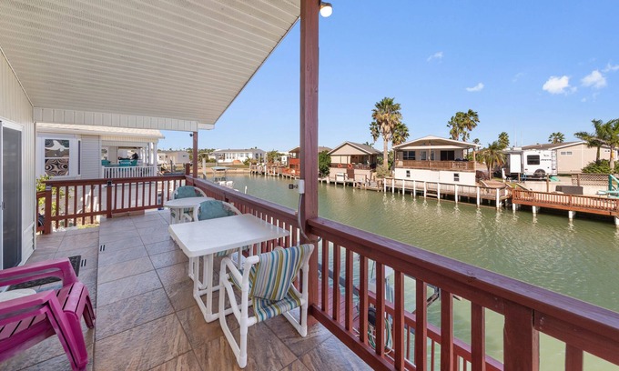Port Isabel Cottage | Avail for Spring! Mermaid Manor- Cozy Waterfront Getaway
