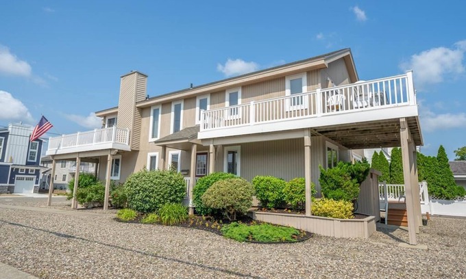 Avalon House | Avalon Beach Block 4 bedrooms & Den, PET FRIENDLY Sleeps 12