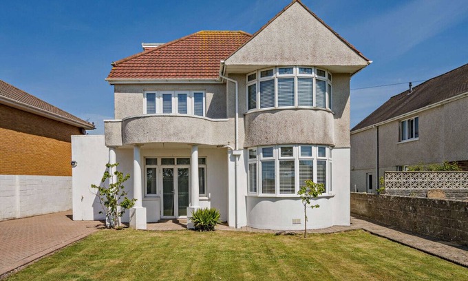 Porthcawl House | Avalon - Four Bedroom House, Sleeps 8