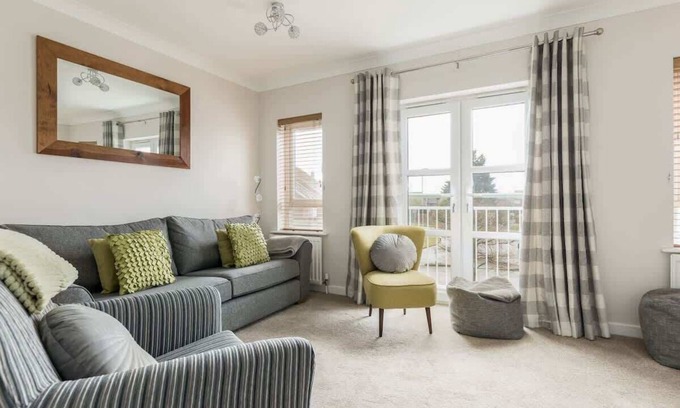 Poole House | Avalon - Walking Distance to Poole Quay and Town