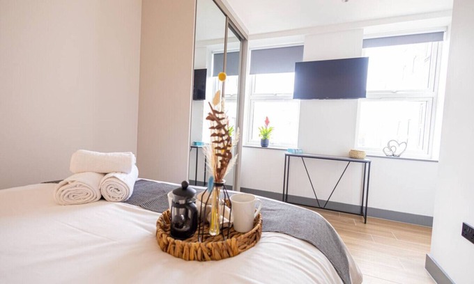 West Finchley Apartment | Avenir Court Flat 14 (Finchley)