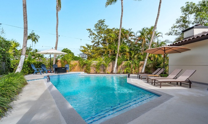 Highland Lakes House | Aventura Lux-5 Bedrms-4 Baths-Heated Pool-for 10
