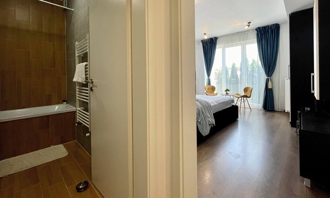 Tractorul Apartment | Aventurescu Studio near Coresi Netflix and Parking