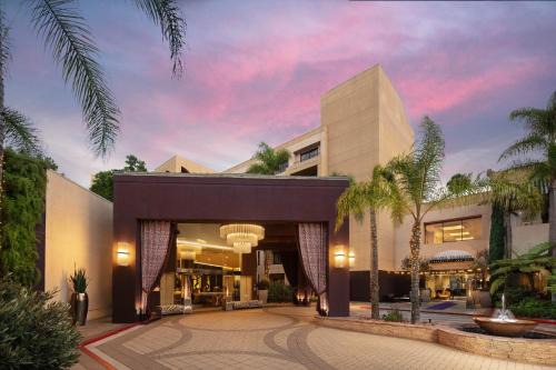 Costa Mesa Hotel | Avenue of the Arts Costa Mesa, a Tribute Portfolio Hotel