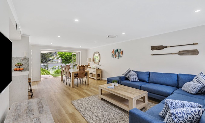 Avoca Beach House | Avoca Shores Lakefront Getaway Walk to Beach