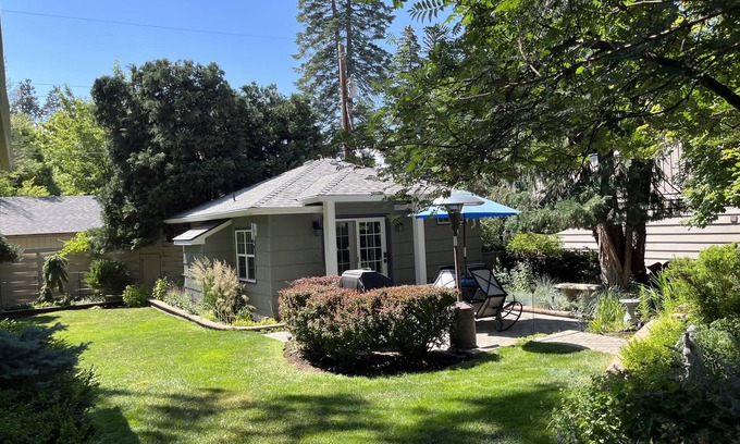 River Terrace Cottage | Award winning Downtown Cottage Retreat-Fall stays available. EV charger-