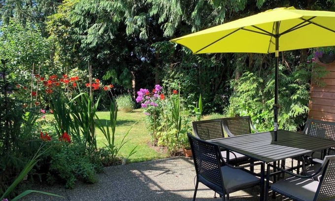 Lynn Valley House | Awesome 2BR in Lynn Valley