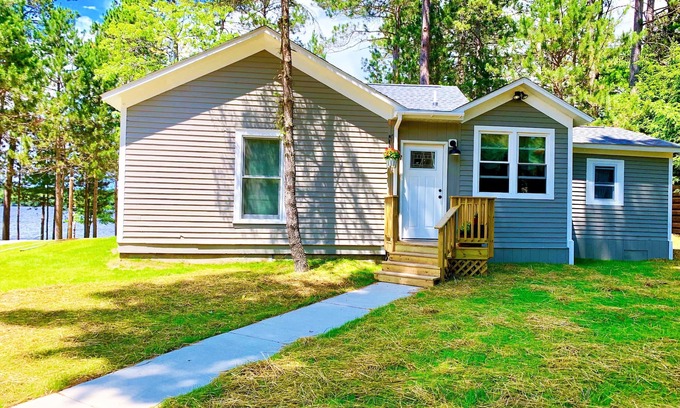 Eagle River House | Awesome 4bdrm 2 bath Lake house-Eagle River Chain- Catfish Lake