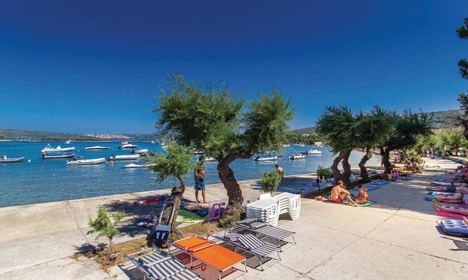 Kornic Apartment | Awesome apartment in Kornic with house sea view