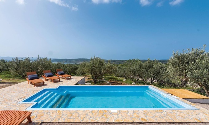 Sibenik House | Awesome home in Donje Polje