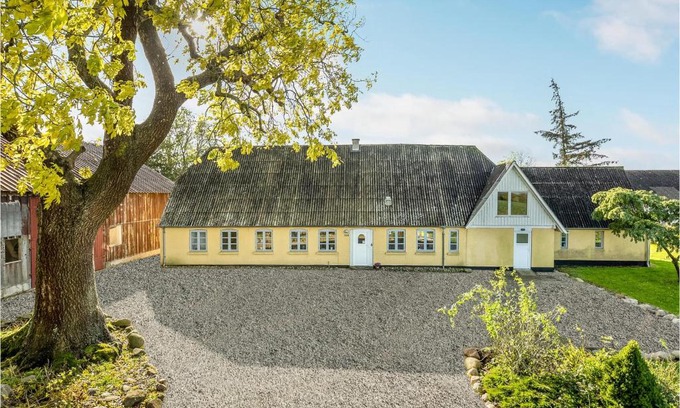 Skovbyballe House | Awesome Home In Haderslev With Wifi