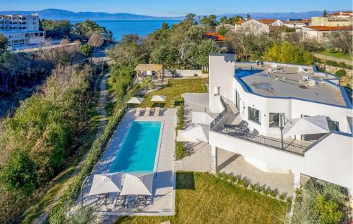 Milcetici House | Awesome Home In Malinska With Kitchen