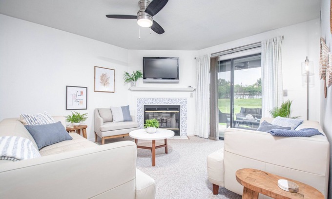 Table Rock Condo | AWESOME NEWLY UPDATED IN GATED PT ROYALE. 1ST FL 2 BR 2 BA CONDO. GOLF DISCOUNT