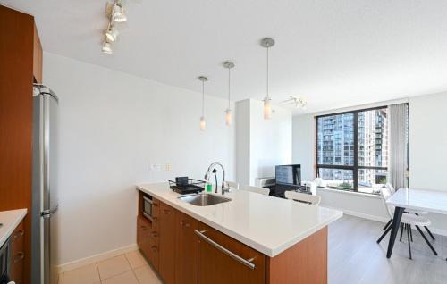 Port Coquitlam Apartment | Axis Peak, Entire Private Guest Suite