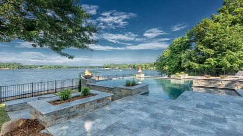 Lake Norman of Catawba House | Azalea Retreat by AvantStay Sleeps 34 Pool