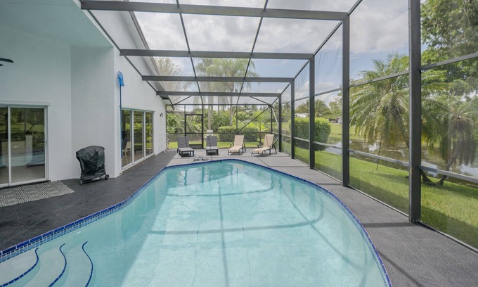 Wellington House | Azure by canal
