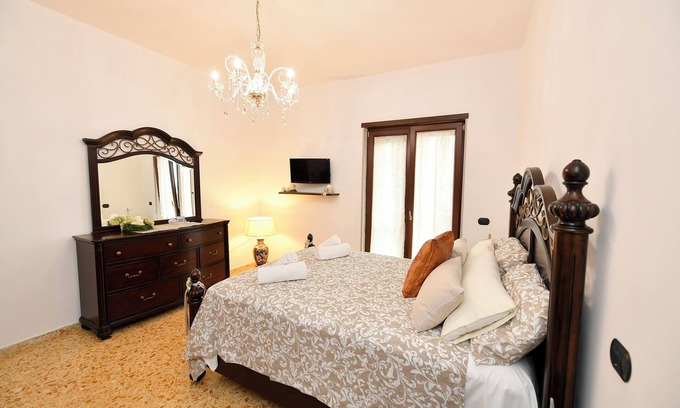 Torre del Greco Bed & Breakfast | B&B Family, perfect for reaching Pompei, Ercolano, Sorrento, Naples and Vesuvius