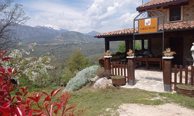 Colli al Volturno Bed & Breakfast | B&B Giallo Siena