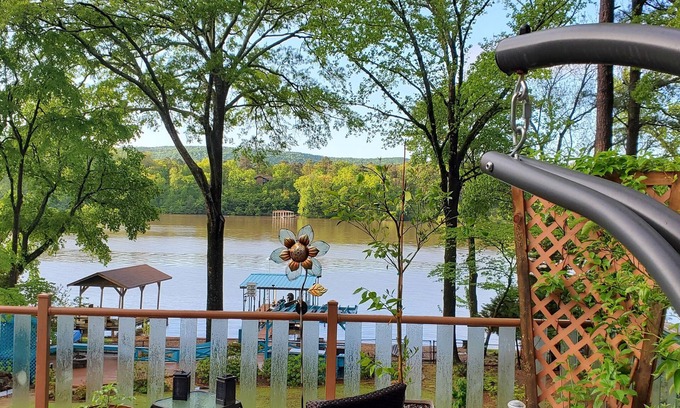 Mid America Bed & Breakfast | B & B, Lake & Mountain Views. Downtown & Casino/Racing Close