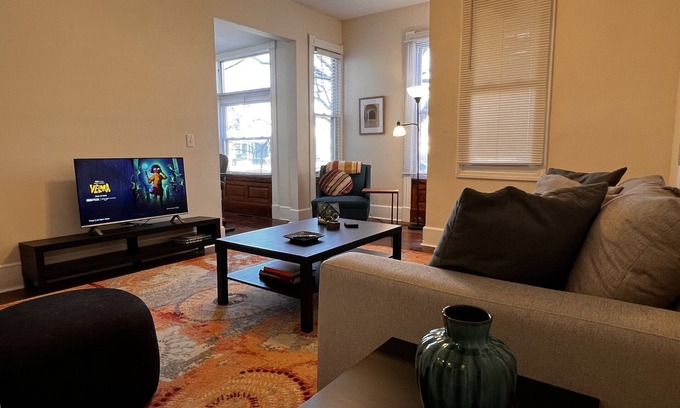 Dwight Apartment | B2-1-Specious - New 3 BR - 2 BATH