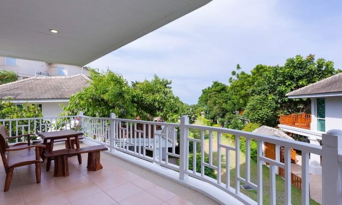 Khao Takiab Apartment | Baan PooLom HH 3Bedroom Apt Garden View