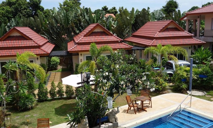 Bang Sare Hotel | Baan Sooksiri Bangsaray