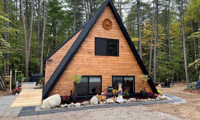 Carroll County House | Baby Chocorua A Frame in the mountains sleeps 8
