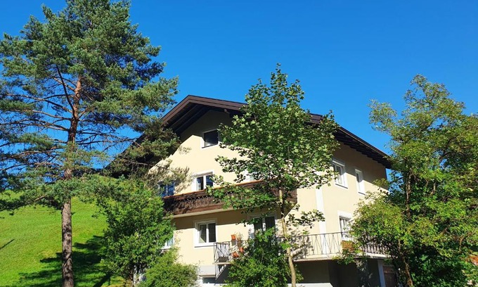 Hof bei Salzburg Apartment | Bachhäusl