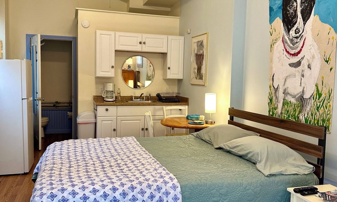 Eastham Apartment | BACK TO NATURE: RIGHT OF THE BIKE TRAIL!