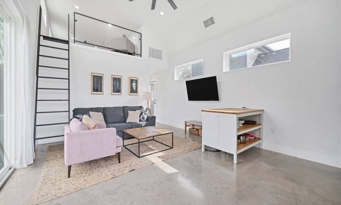 East MLK House | Backyard Getaway/2BR/Loft/Ideal location