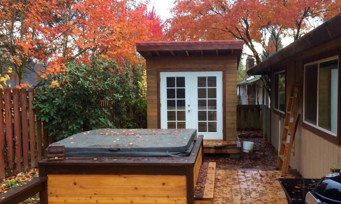 McMinnville House | Backyard Hot Tub and Sauna Near Downtown